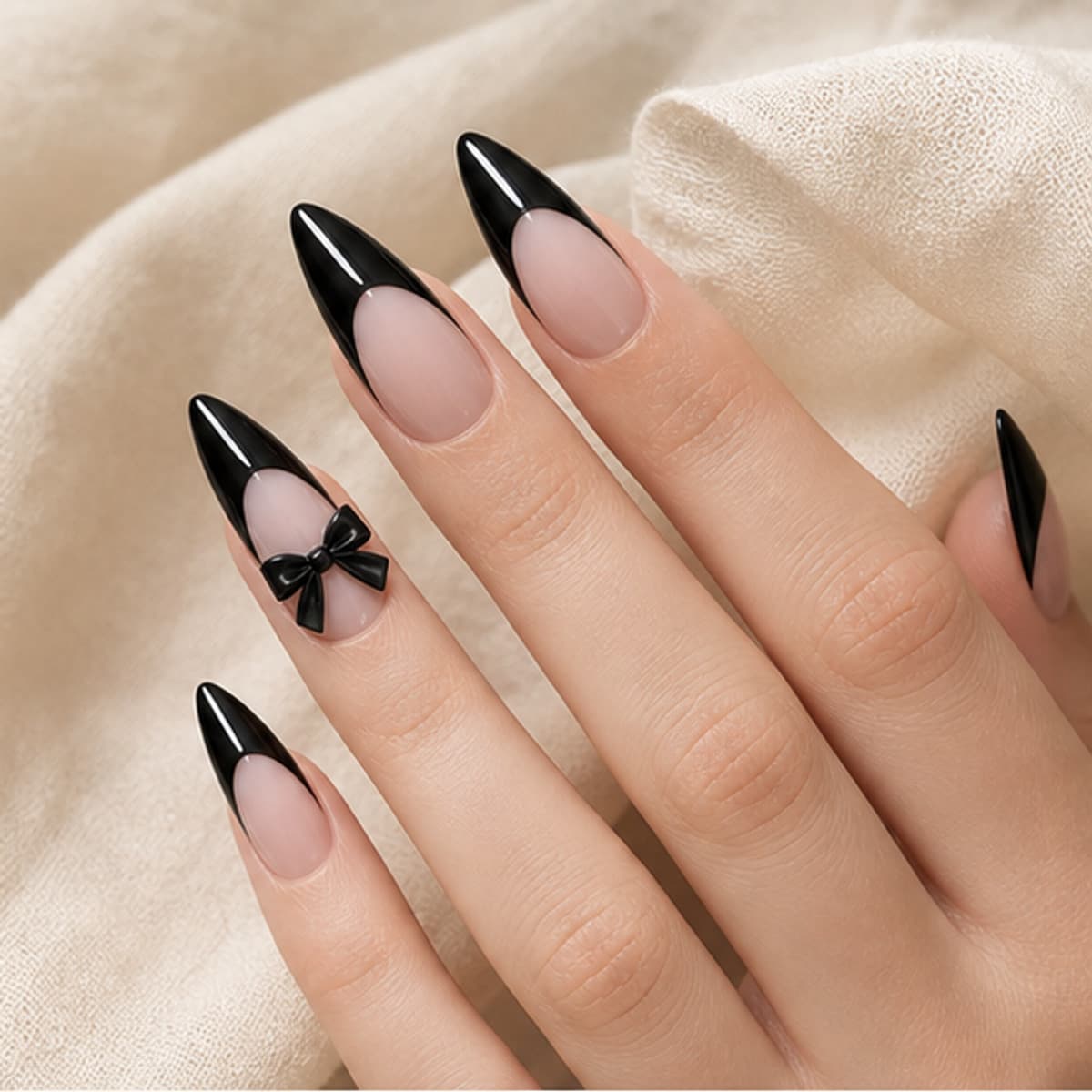 Nœud Noir shown in correct use in the Lunara editorial style