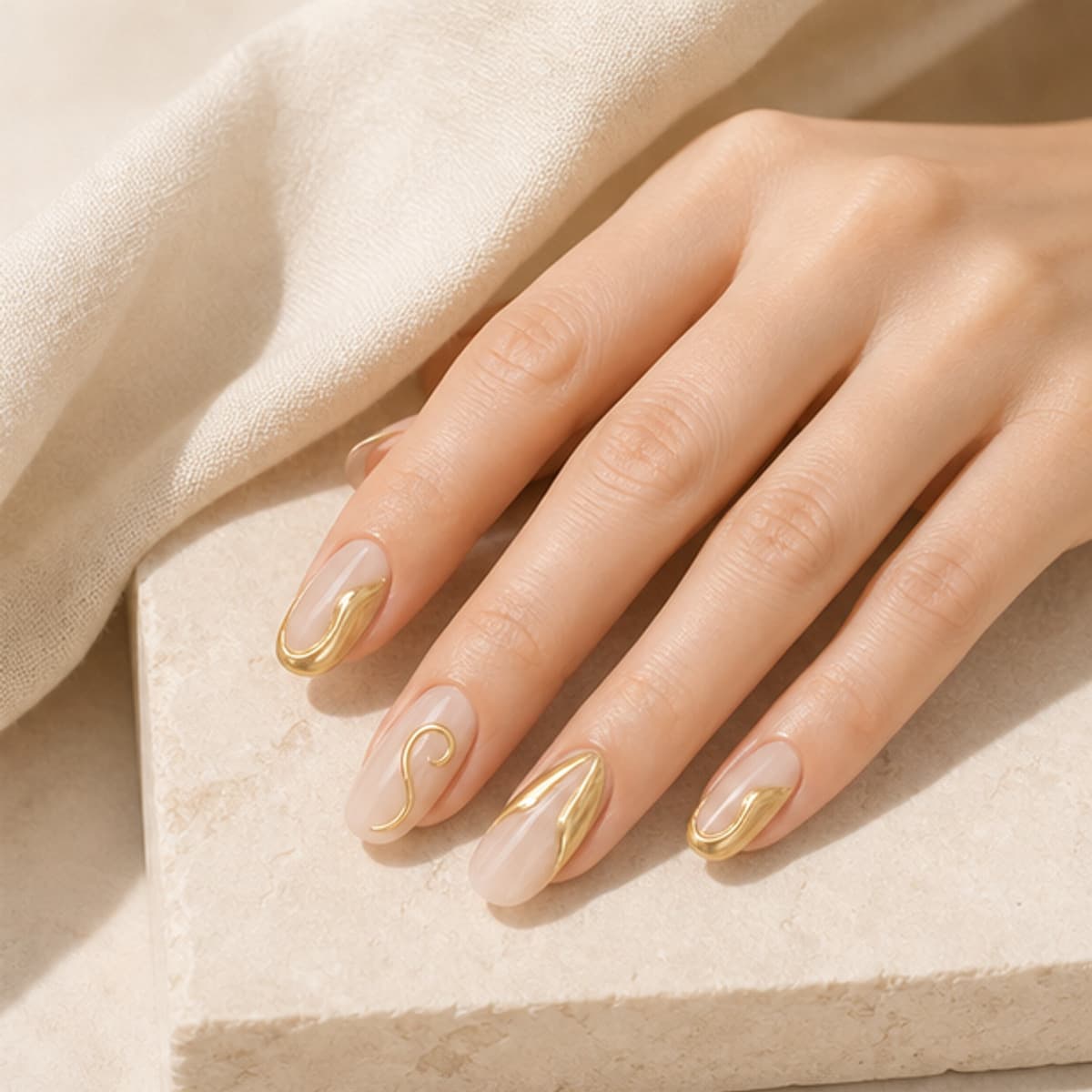 Or Impérial shown in correct use in the Lunara editorial style