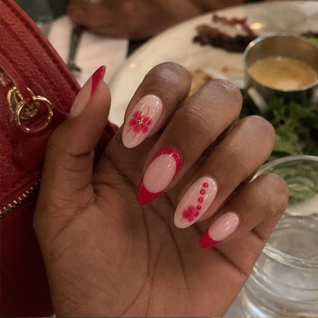 Rubis press-on nails in a warm everyday style diary scene